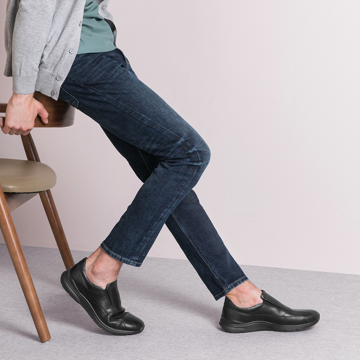 ecco爱步时尚耐磨休闲鞋 套脚低帮步行男鞋 欧文