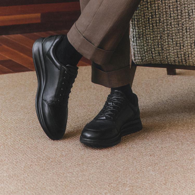 ECCO 【入会满减100】运动休闲鞋 百搭透气真皮皮鞋男鞋潮鞋207124