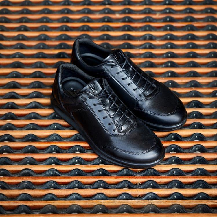 ECCO 【入会满减100】运动休闲鞋 百搭透气真皮皮鞋男鞋潮鞋207124