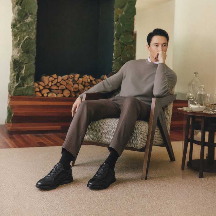 ECCO 【入会满减100】运动休闲鞋 百搭透气真皮皮鞋男鞋潮鞋207124