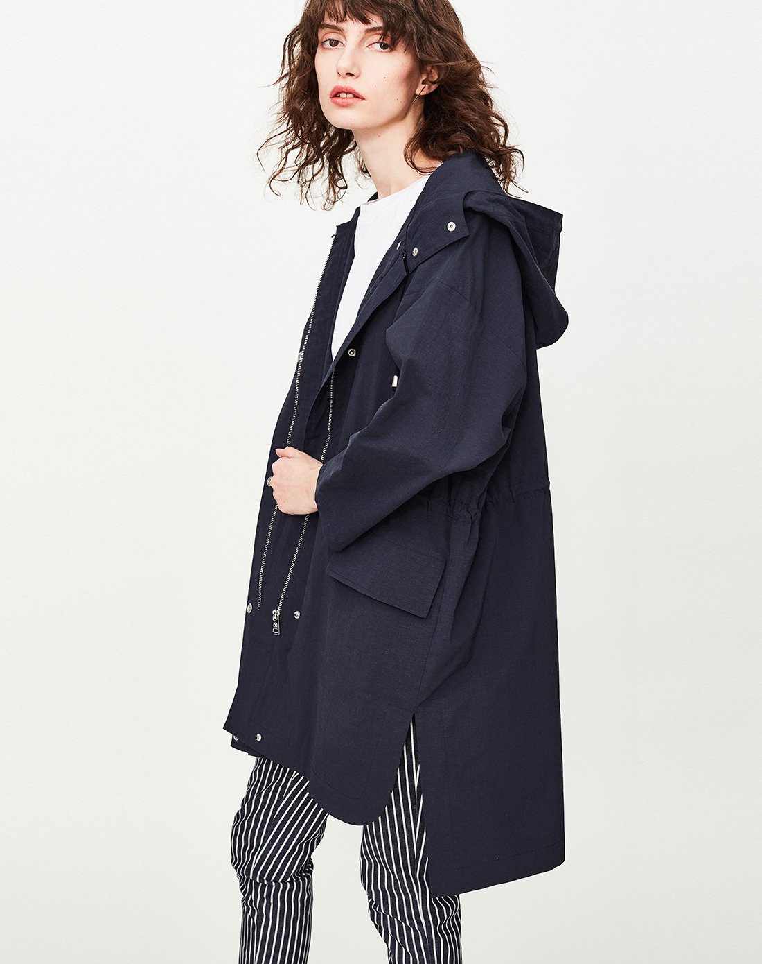 连帽廓形 抽绳修身休闲中长款女士风衣外套