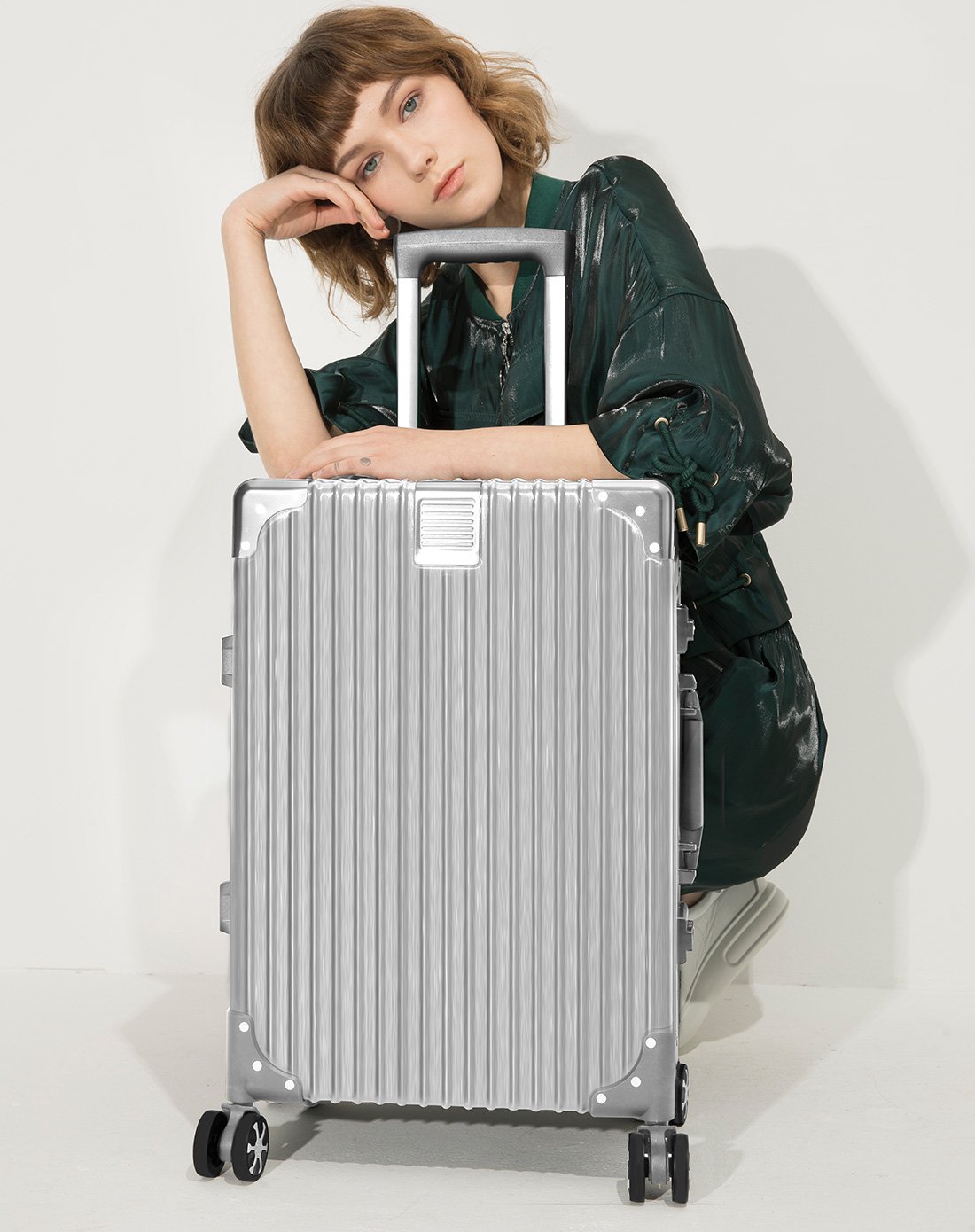 elle 铆钉包角条纹深铝框拉杆箱行李箱硬箱旅行箱20寸登机箱