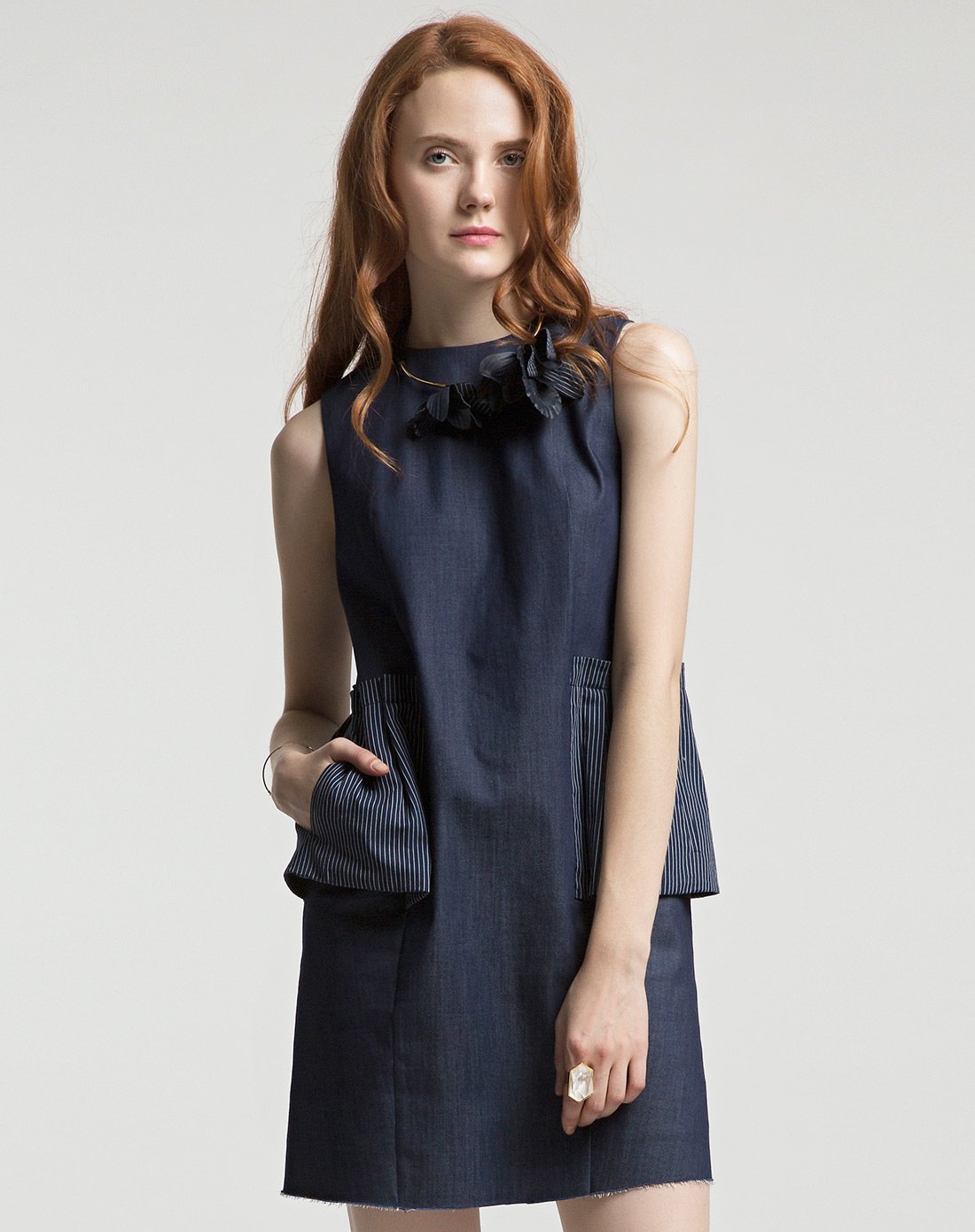 直身口袋装饰连衣裙