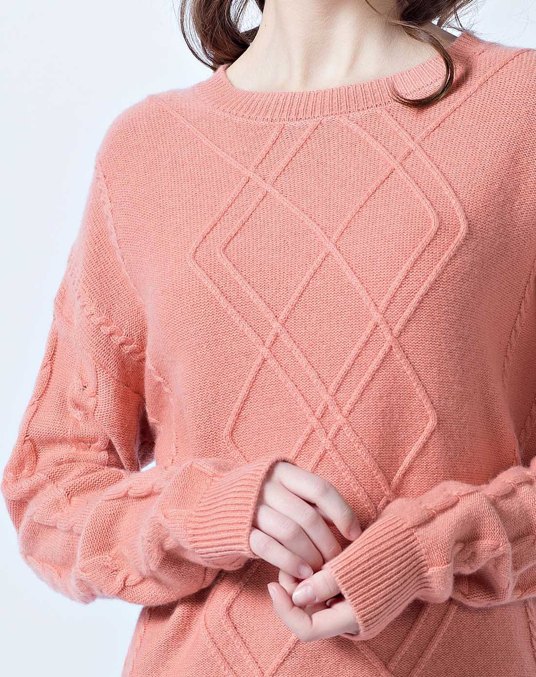 女款时尚棒针菱形麻花落肩圆领羊绒衫