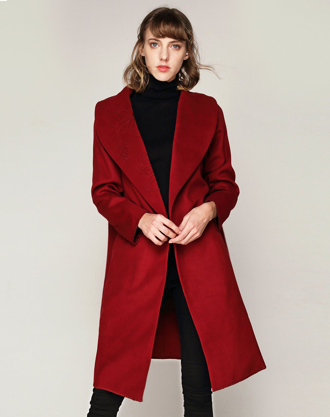 暗红顺色绣花毛呢翻领长袖中长大衣