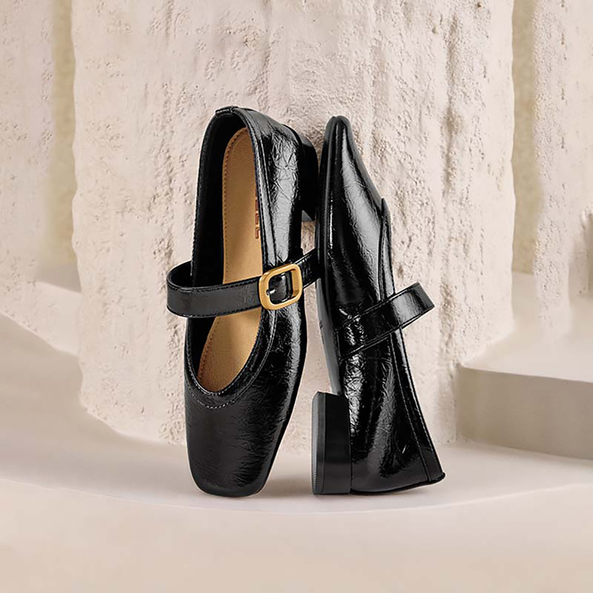 BELLE ��������շ�ͷ������ЬŮ2025���Ŵָ߸���ɫ��Ь��Ь�� 274Ԫ