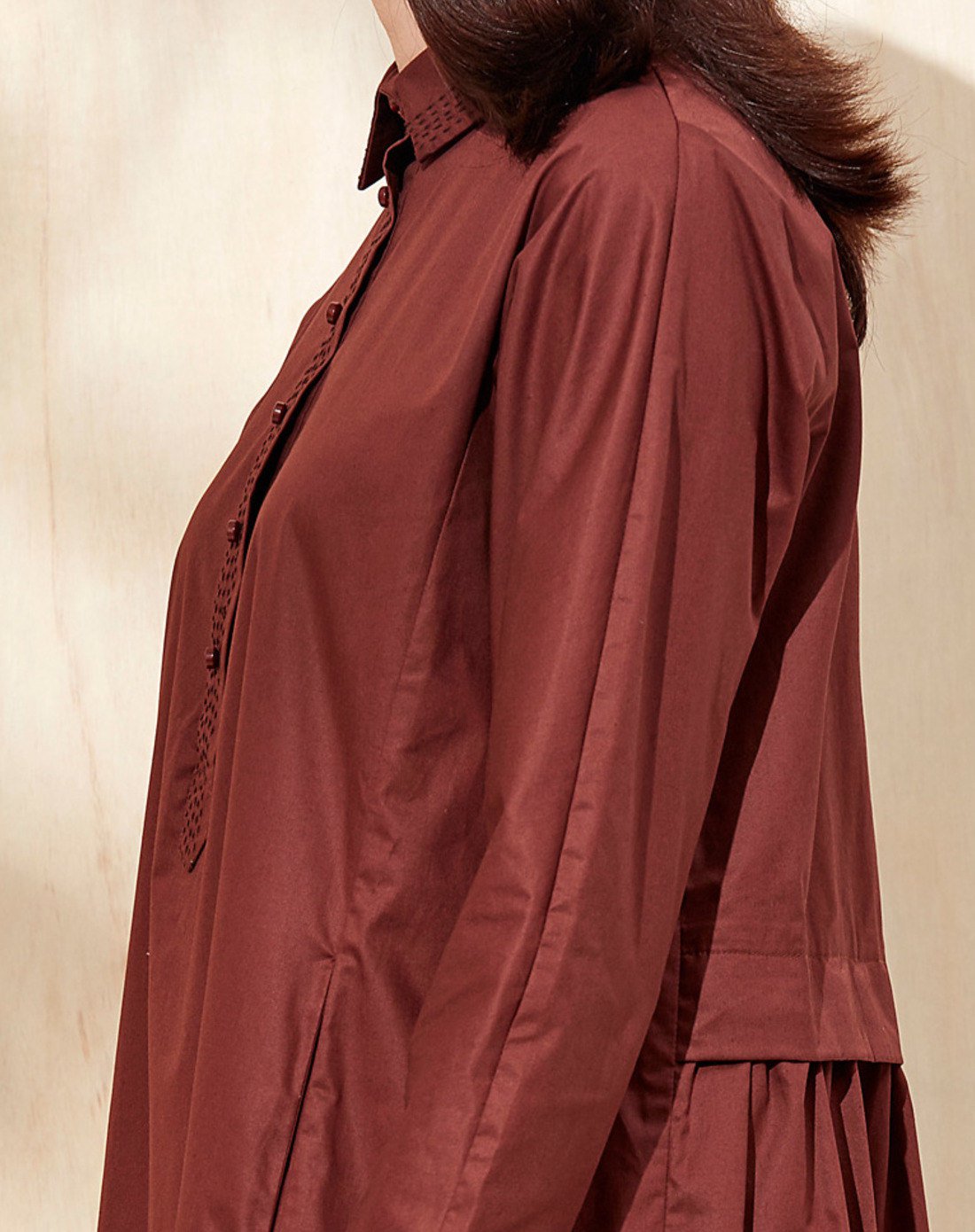 宽松绣迹插袋衬衫连衣裙褚红