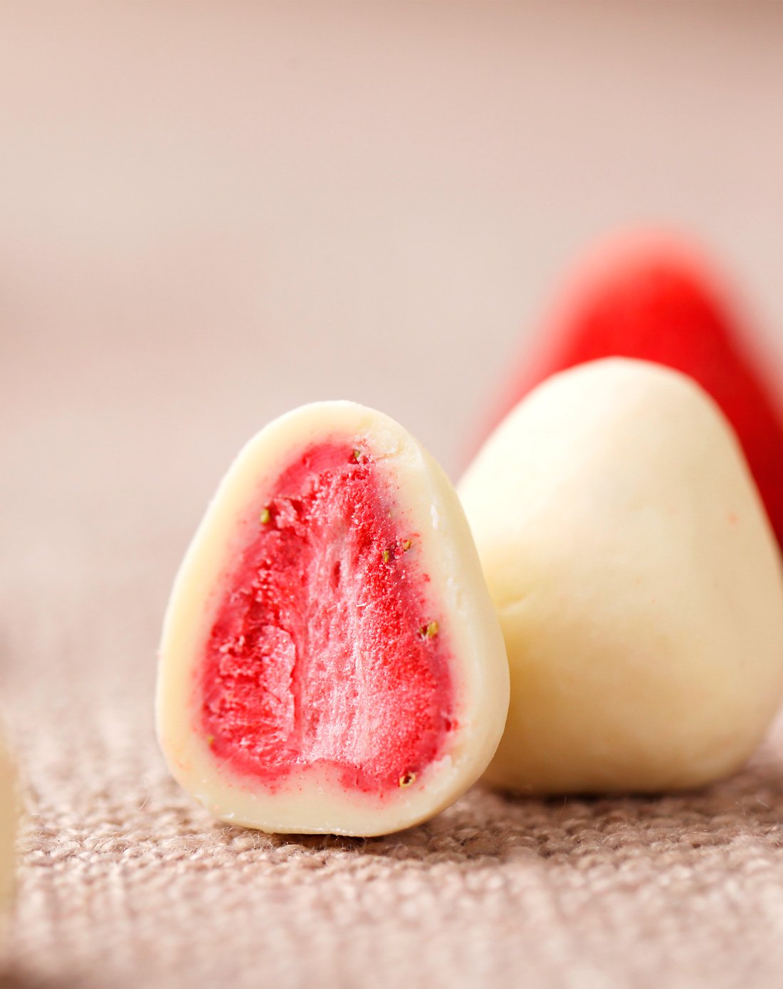 怡浓草莓夹心巧克力休闲零食糖果礼盒40g