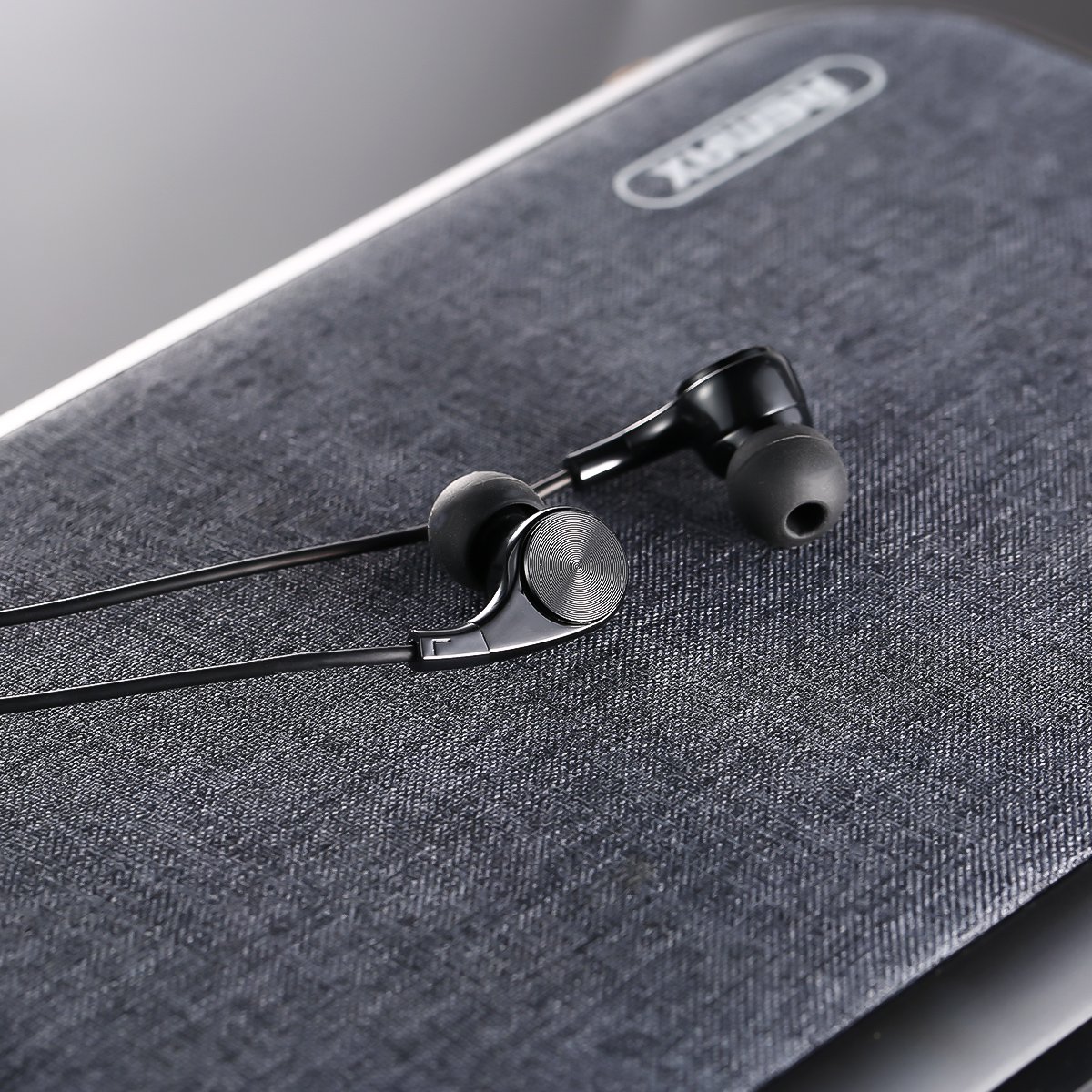 remax 耳机 舒适睡眠入耳式通用耳机 女生重低音炮手机耳塞耳麦 线控