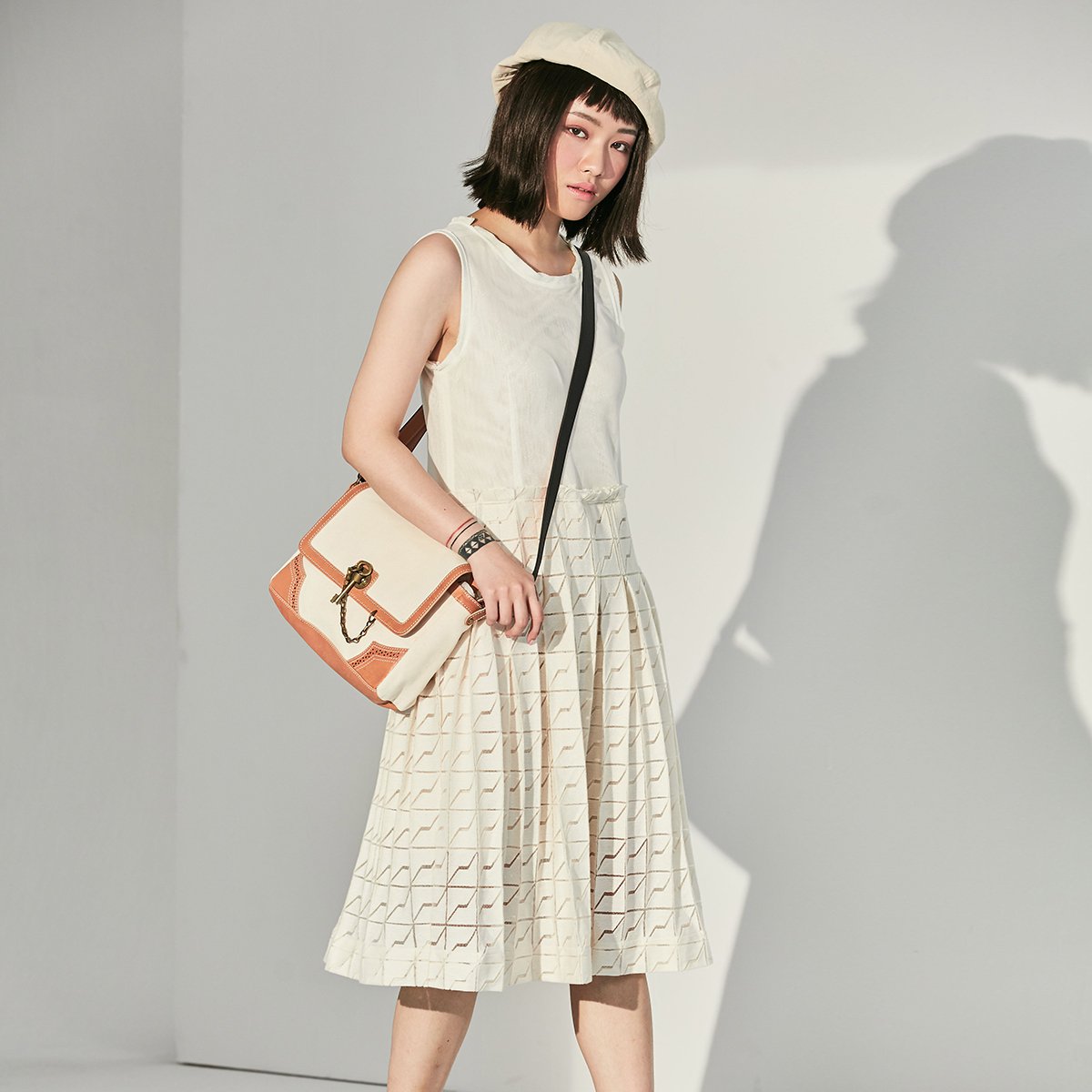 initial女款花纹无袖拼接连衣裙