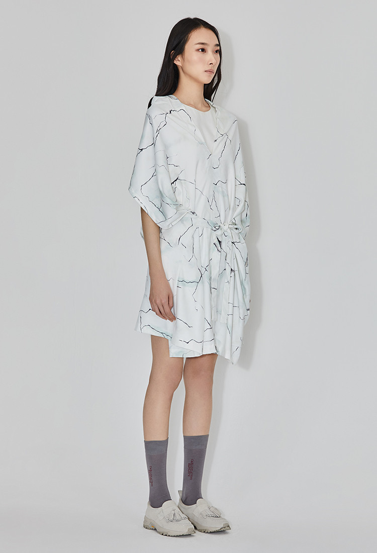 initial夏季短袖大理石纹系带深nv领连衣裙女