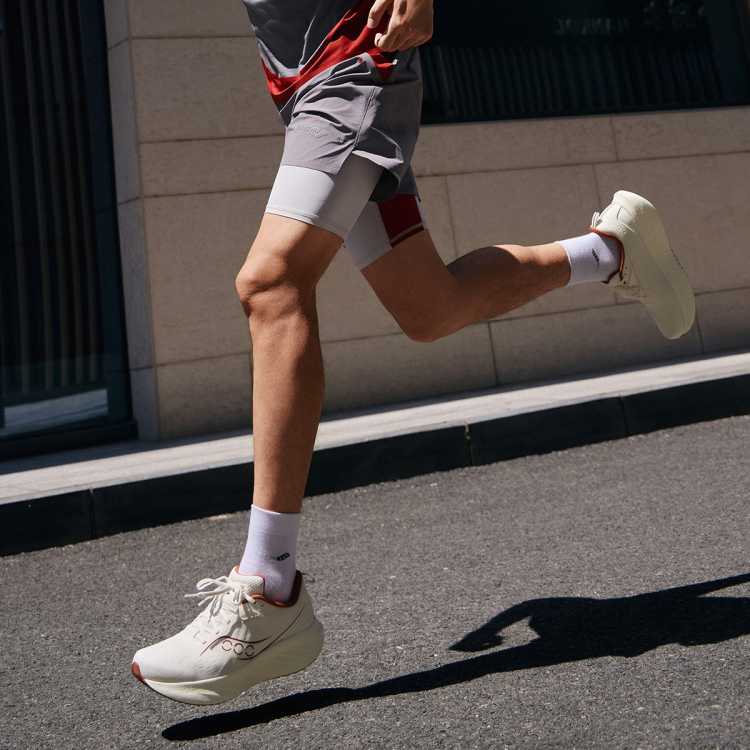 saucony ������ʤ��22������ͬ���ܲ�Ь��Ь�����¿����͸���˶��ܲ�Ь