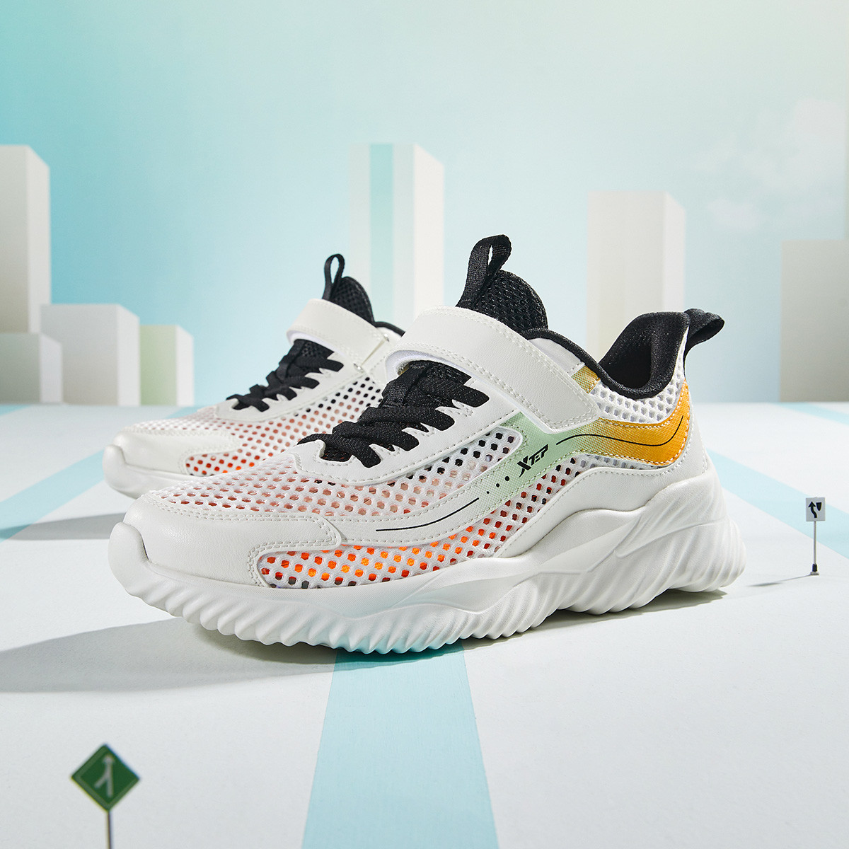 �ز� ��ͯ�����˶�Ь �������׺��������Ь ���＾ �д�ͯ 55Ԫ