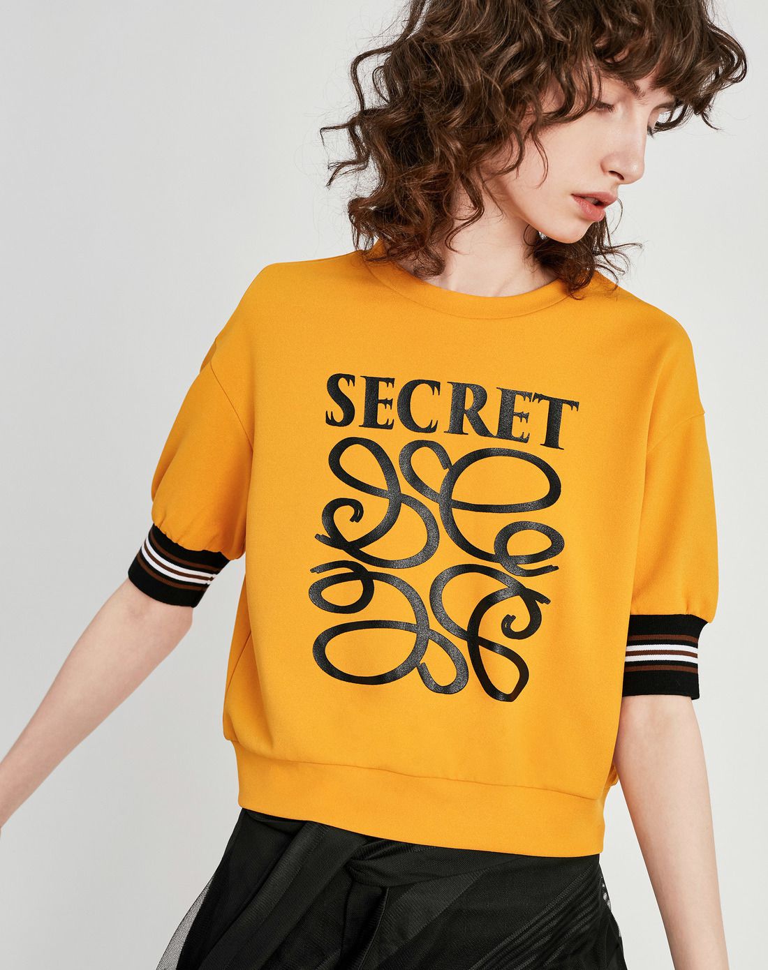 【唯品会】 丽丽抽象字母胸口印花短袖圆领t恤118249a8923209