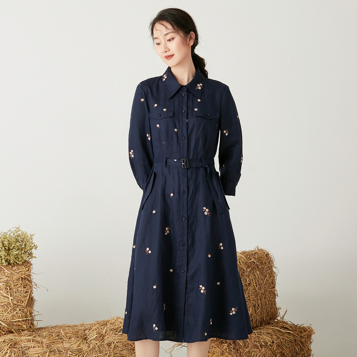 蒲牌女装亚麻连衣裙秋季新款设计感绣花衬衫裙