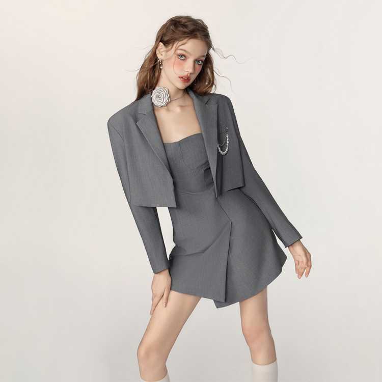 ������ ����װ���������ס���ɫ�̿���װ+��������ȹŮ��ʽ�߼�����װ 130Ԫ