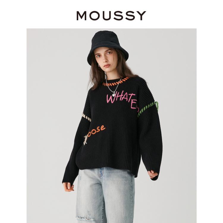 Moussy 秋季甜美可爱多巴胺勾线字母毛衣010gaq70-6620 In Black