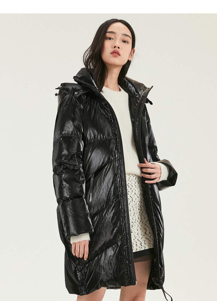 雅莹集团拉链连帽科技感时尚亮面面包廓形羽绒服