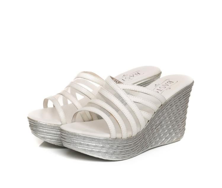 百思图 夏季专柜同款白色坡跟女凉拖鞋