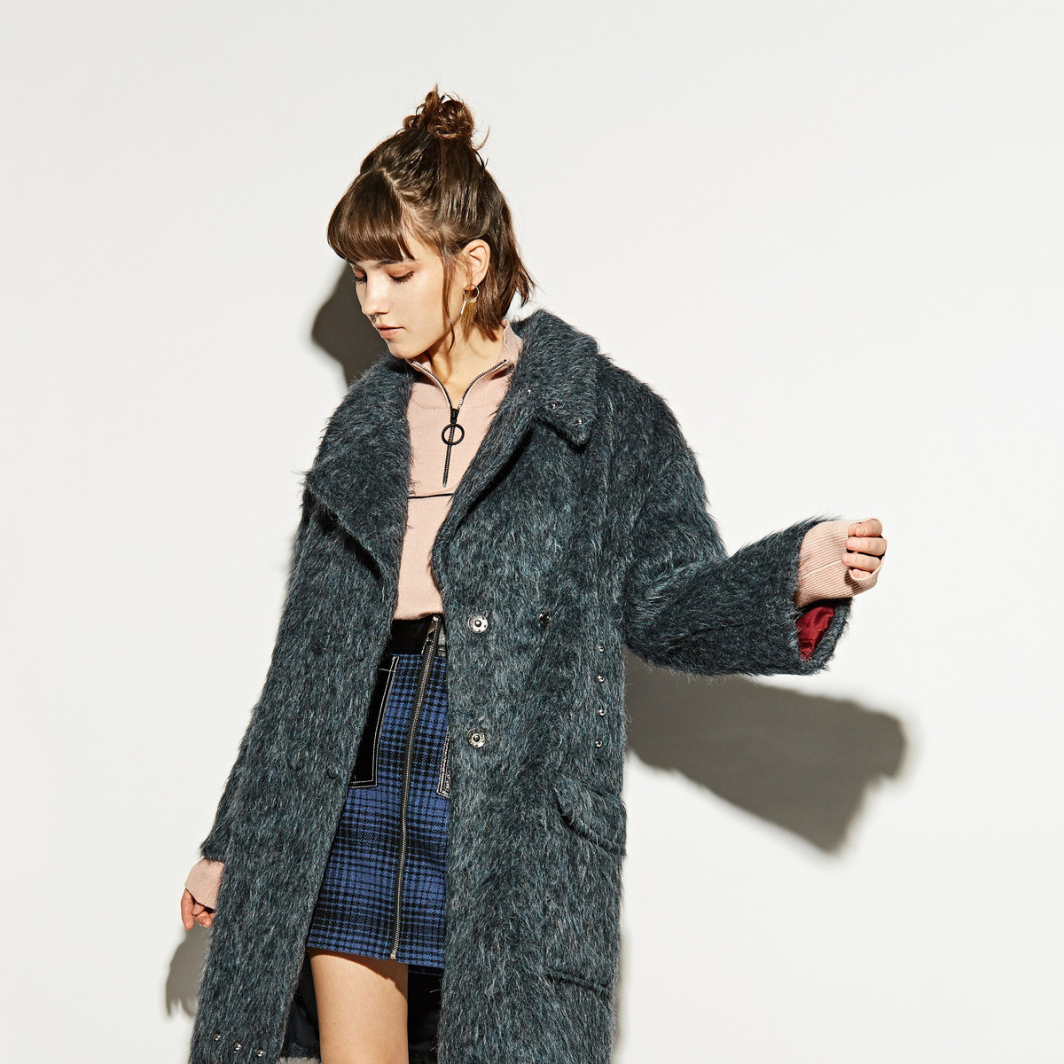 地素翻领羊毛大衣