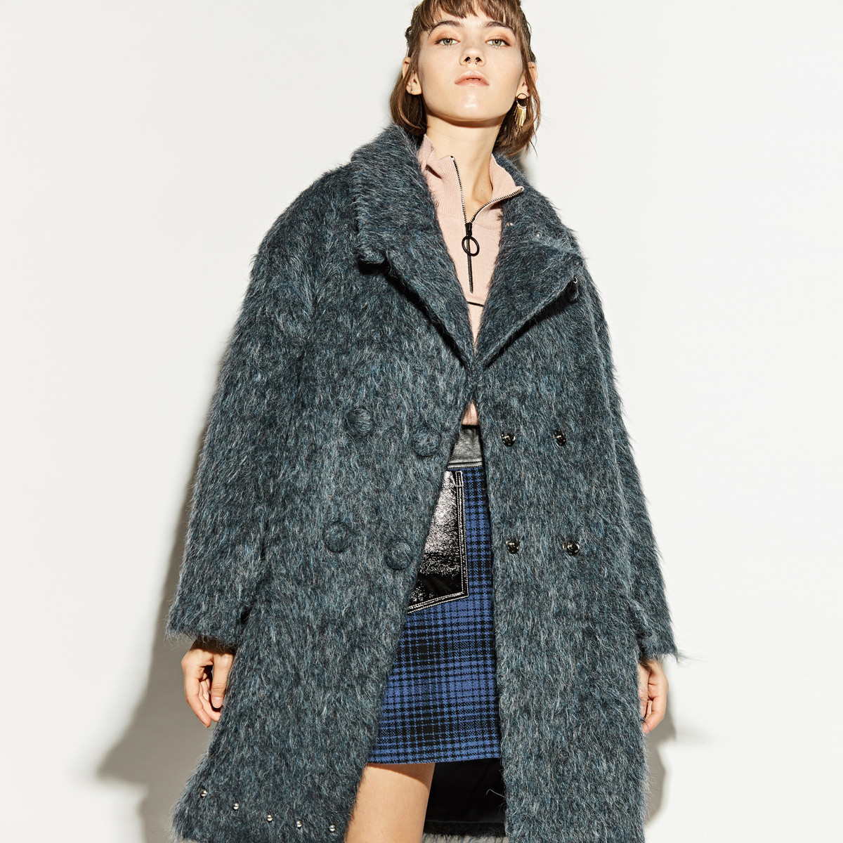 地素翻领羊毛大衣