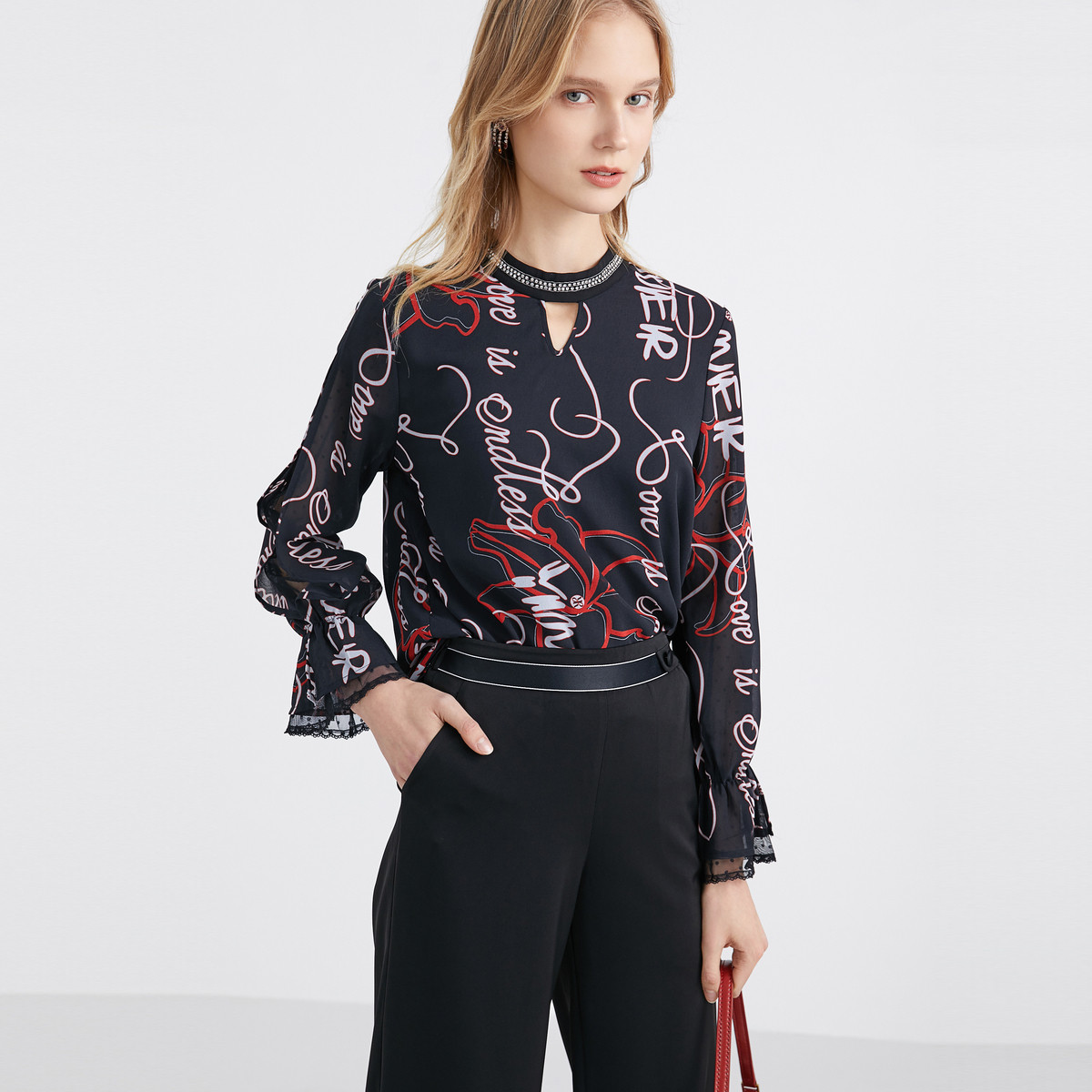 yiner音儿女装2020春季新款艺术图案钉珠蕾丝拼接t恤上衣