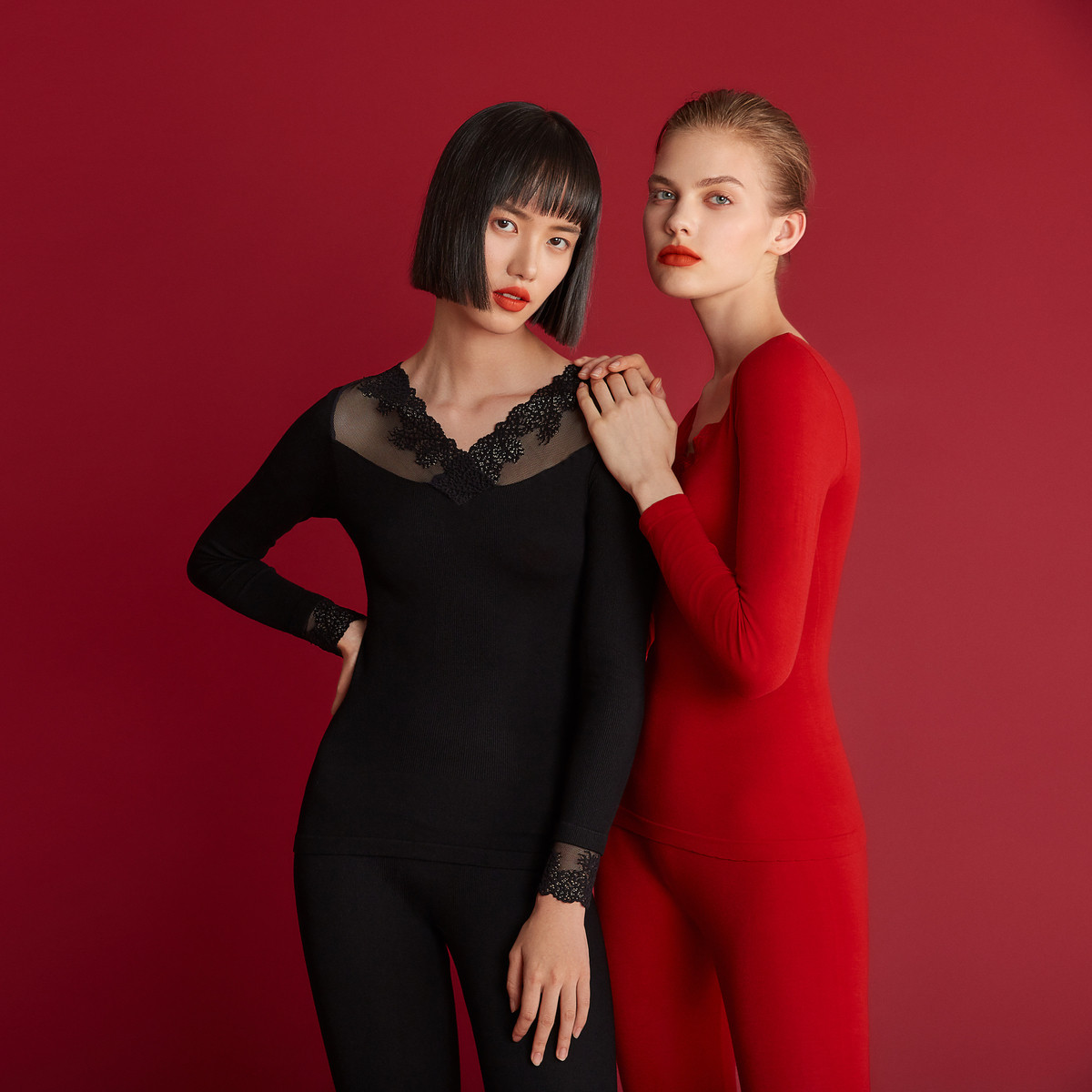 音儿内衣2019冬季新款蕾丝花边拼接v领弹力修身女士保暖套装