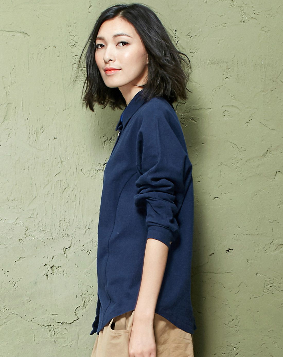 森宿sams tree女装专场 > 黛蓝 留白 文艺纯色小翻领衬衫