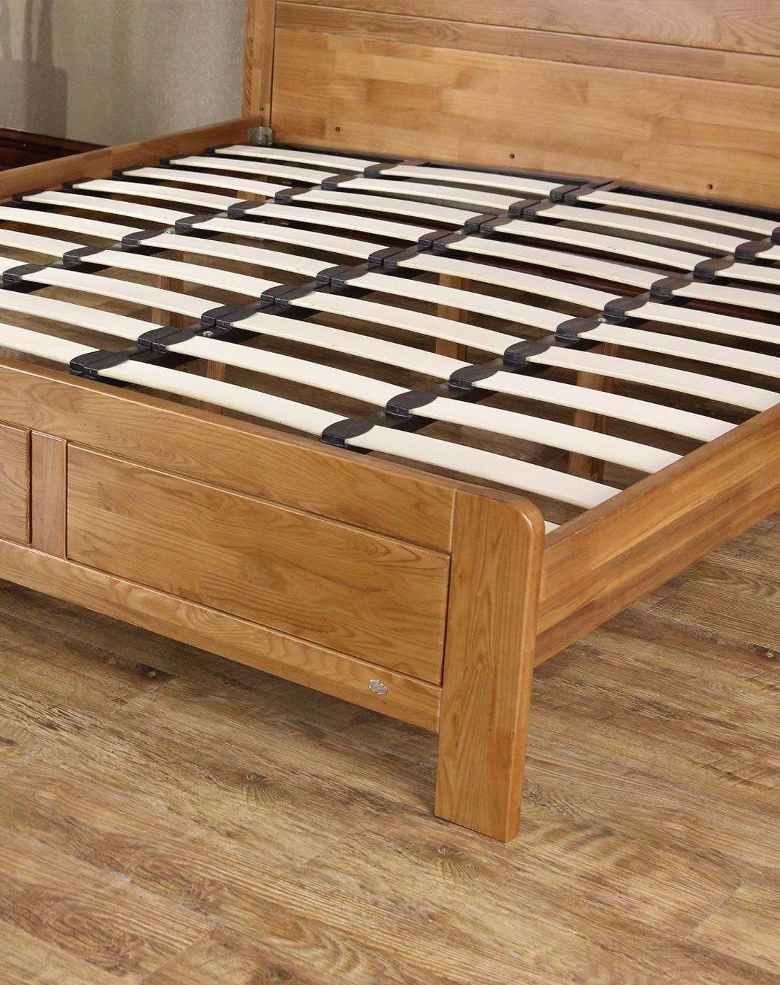 华日家居实木蝴蝶排骨架双人大床柚木色