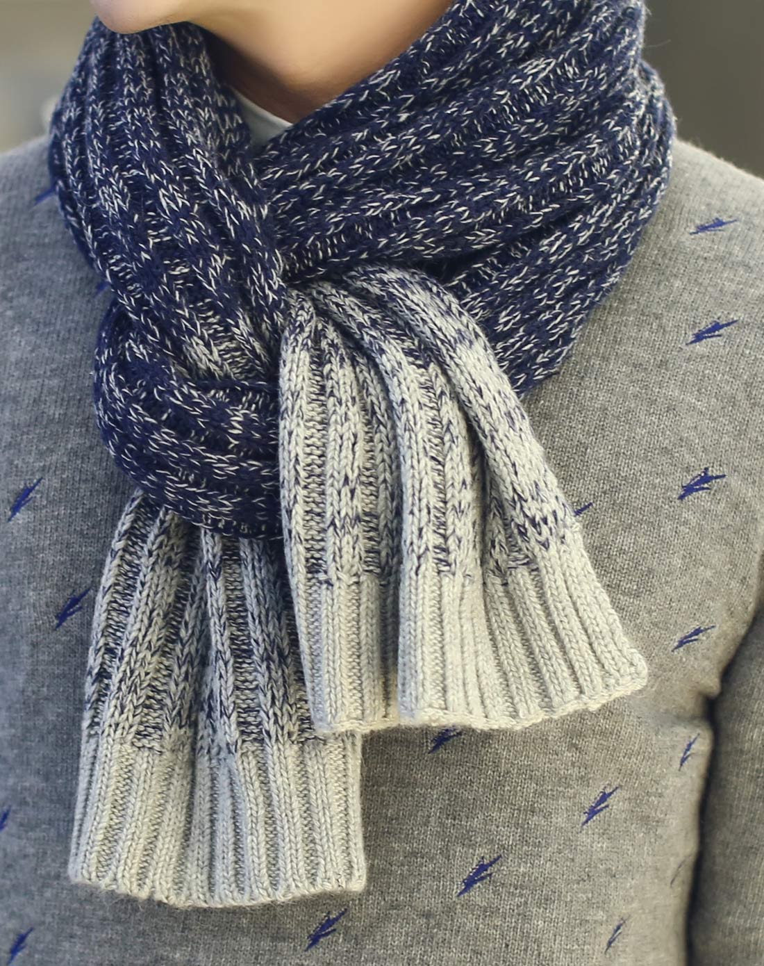 北欧之旅系列 渐变百搭款藏青色围巾