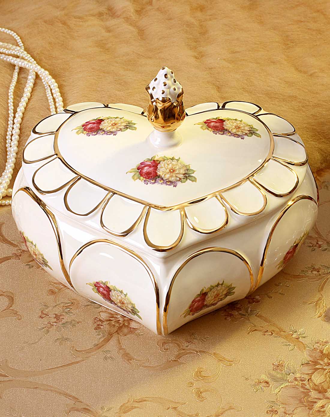 欧式宫廷描金心形收纳首饰盒摆件