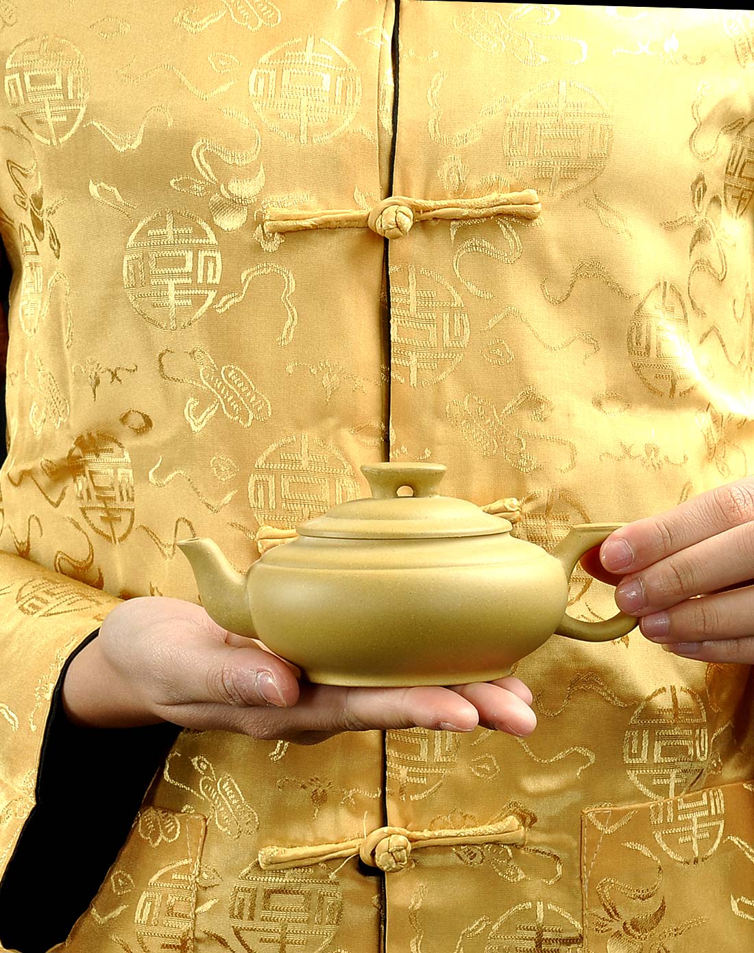 王寅芳-上新桥紫砂壶 *工艺美术员