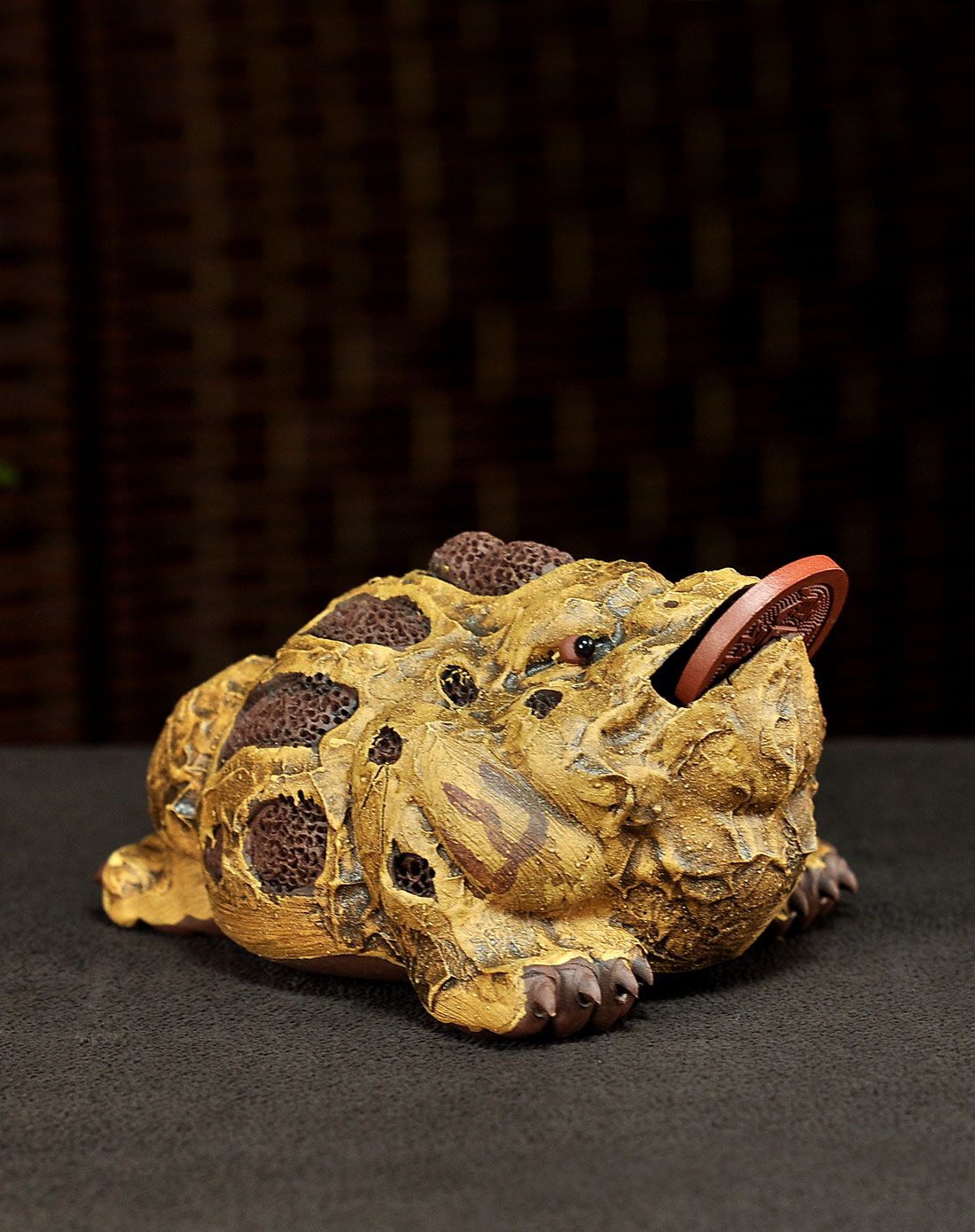 树皮金蟾紫砂摆件