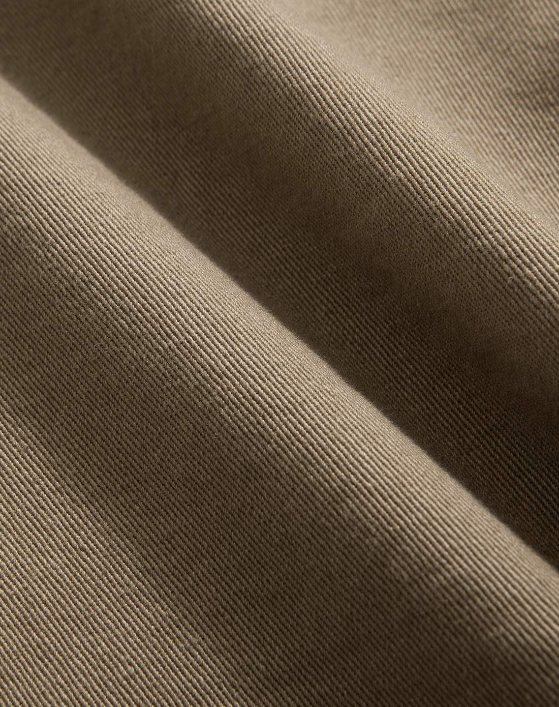 男装卡其色直筒休闲裤