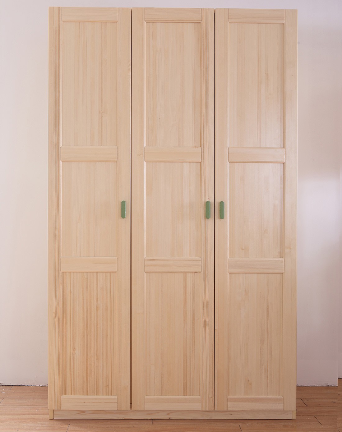 多喜爱松木三门衣柜