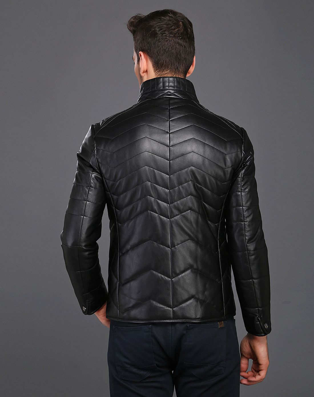 男款黑色运动休闲夹棉皮衣