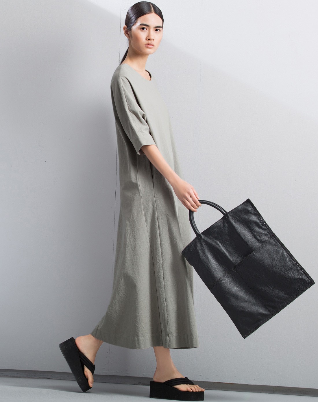豆绿灰宽松圆领a型连衣裙