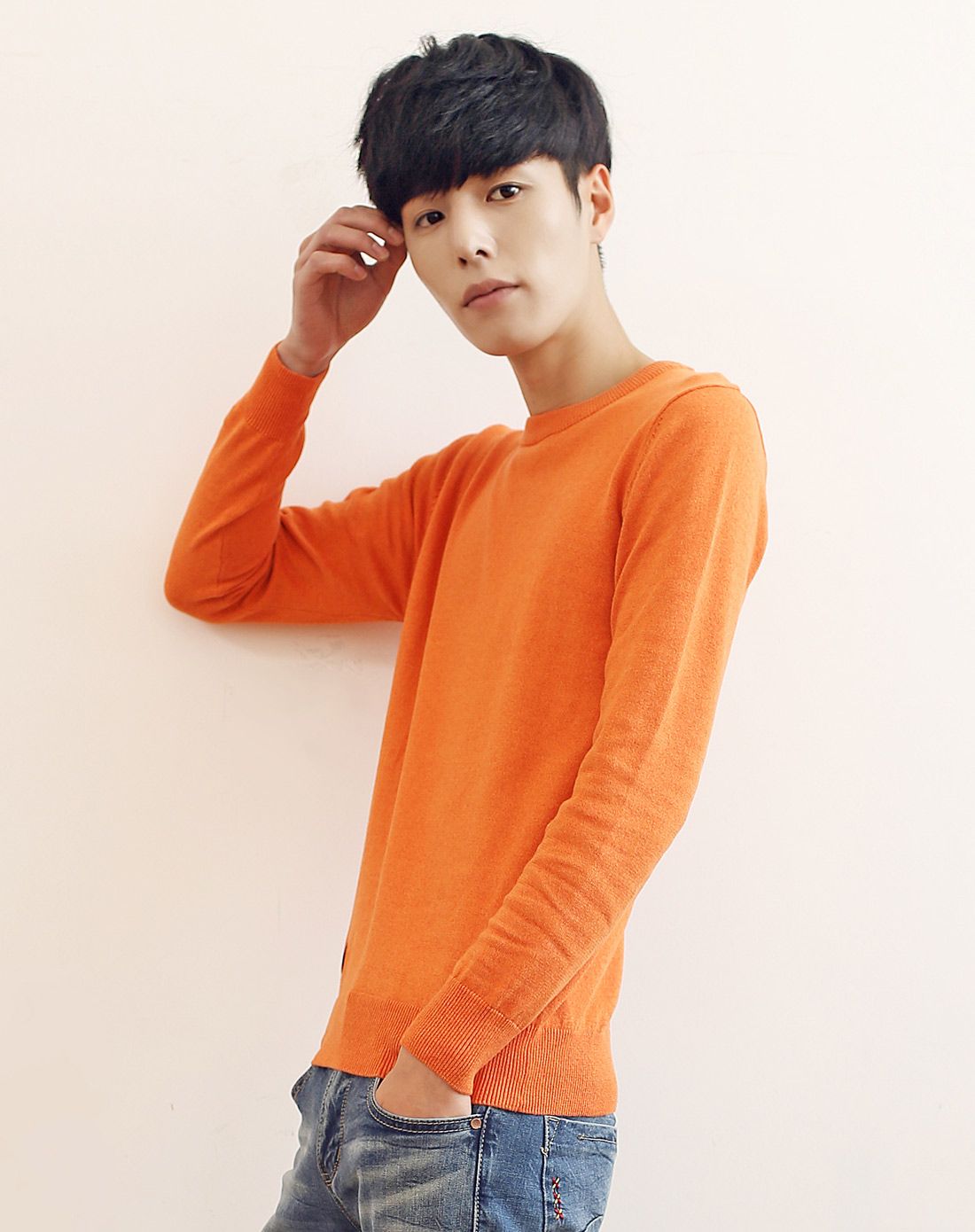 男橘色纯色圆领套头休闲毛衣