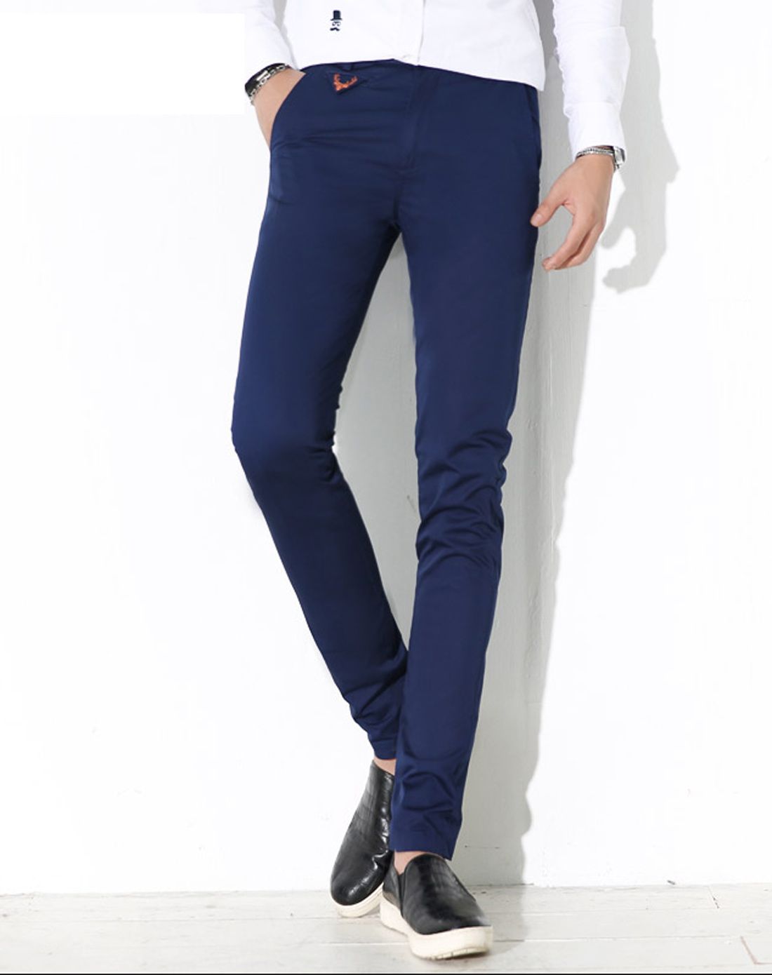 藏蓝色修身刺绣休闲裤