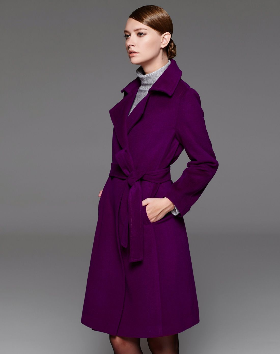 暗紫色大衣搭配图片
