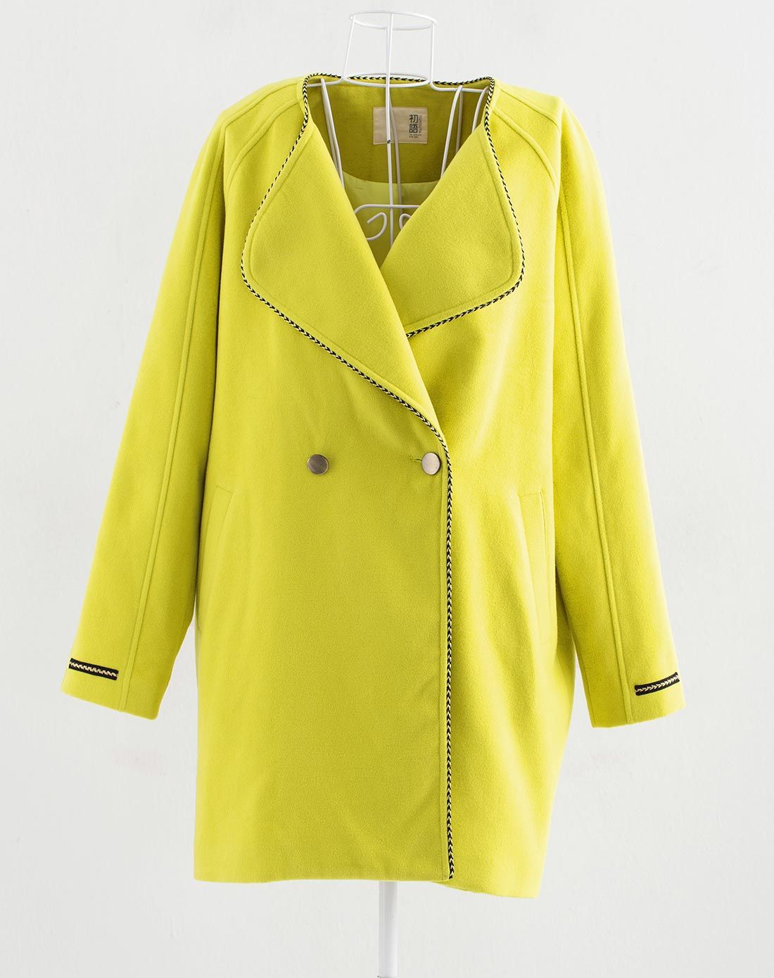 芥绿修身宽松翻领长外套