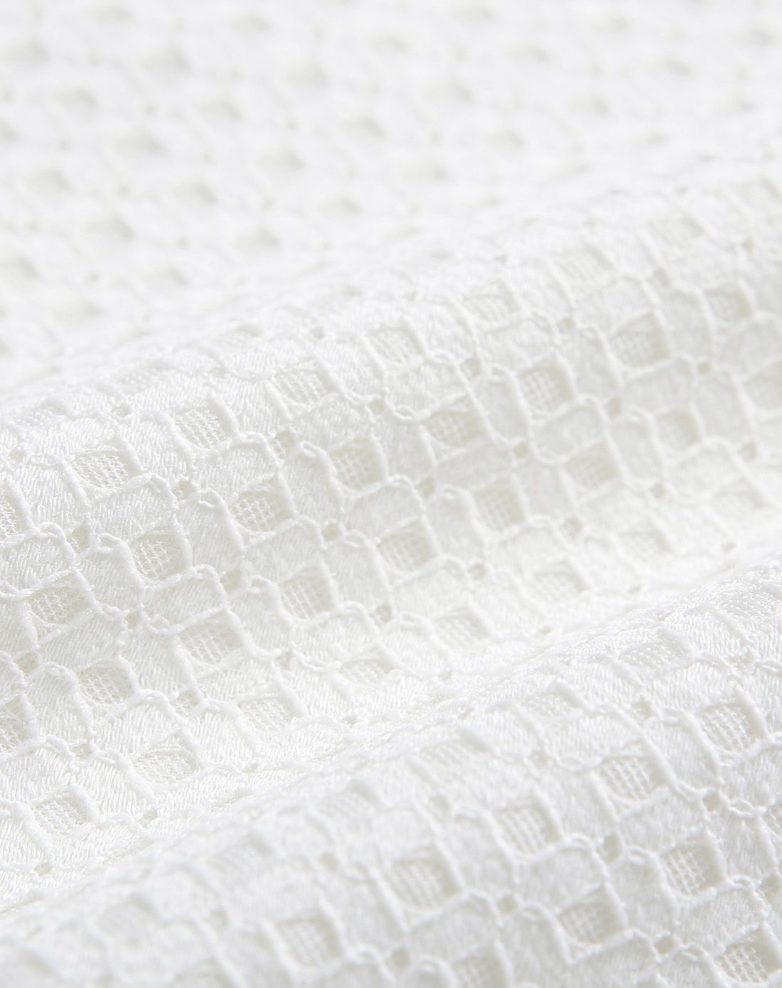 > 白色提花面料雪纺衫