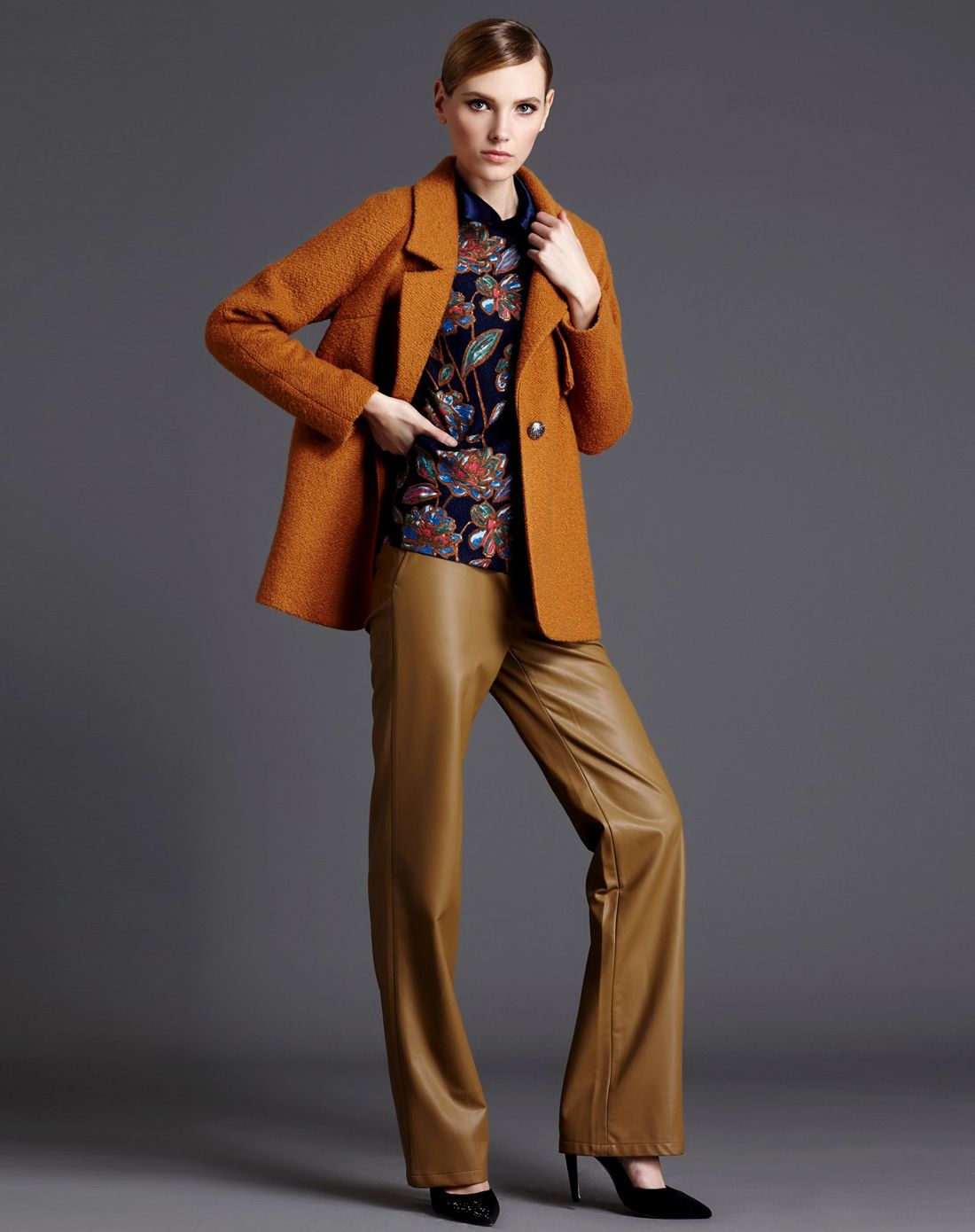 棕驼色时尚潮流长袖外套