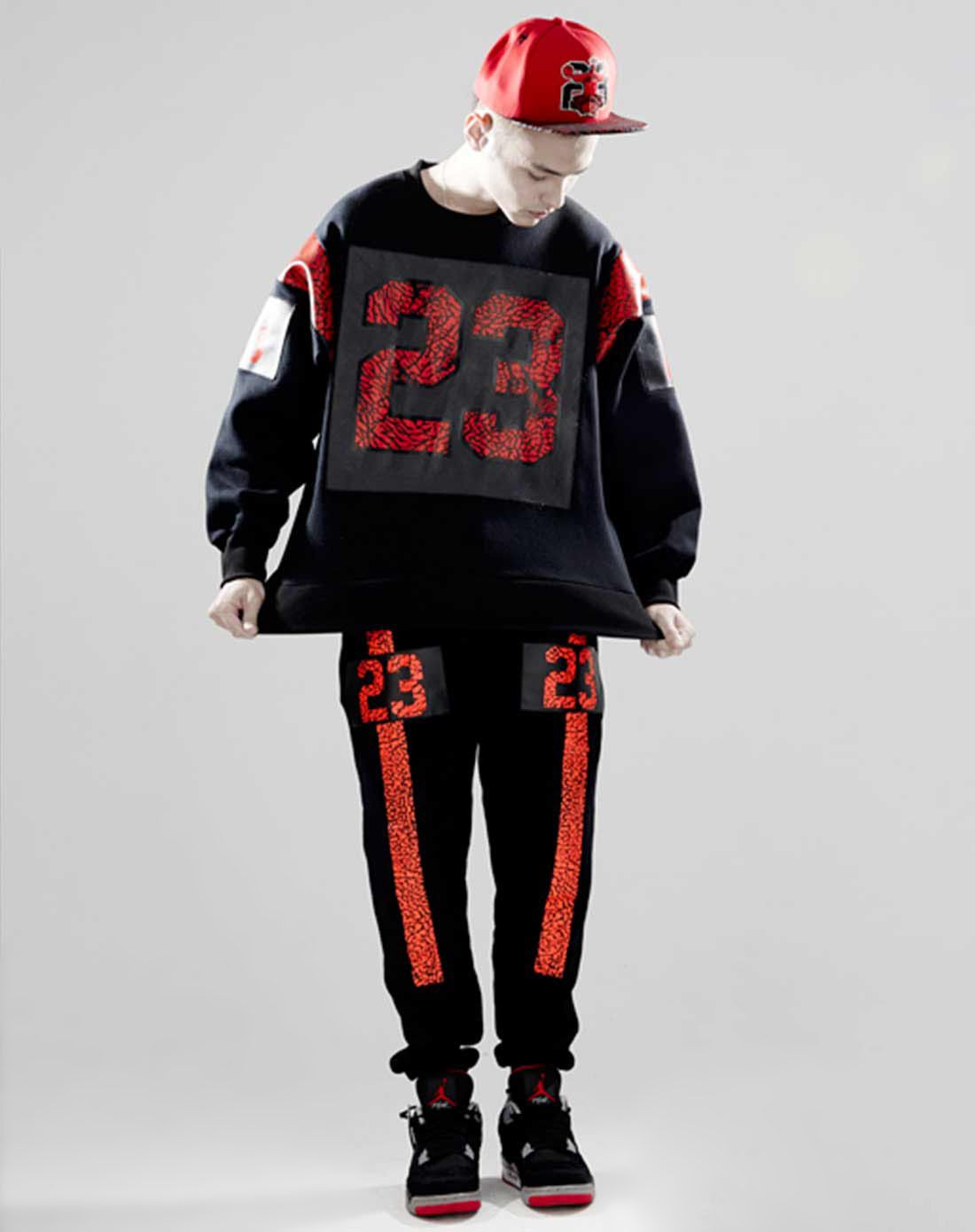 廖人帅潮牌 第23号宇宙皮革拼接宽松大学t