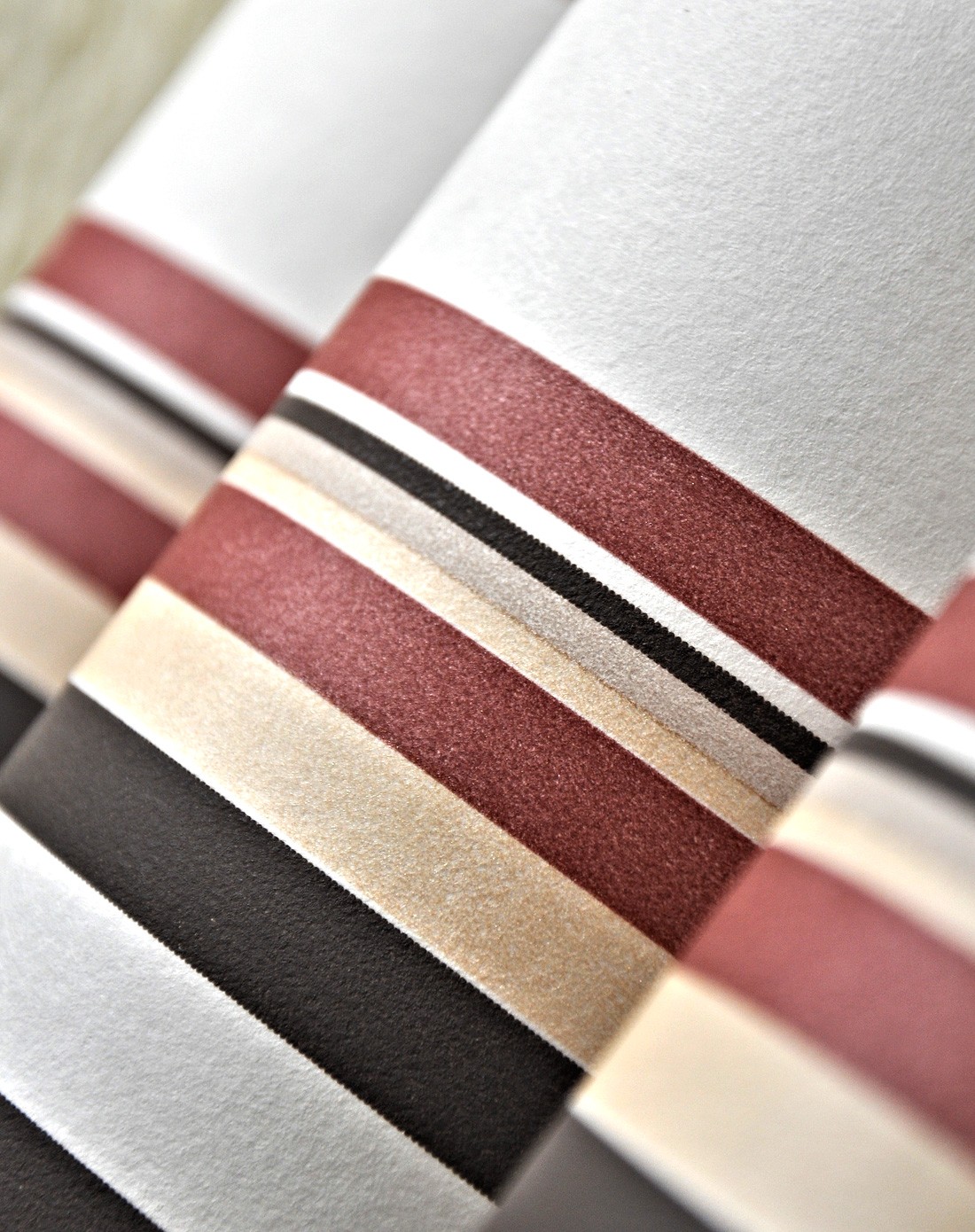 红白色经典条纹现代简约进口无纺布客厅卧室背景墙纸