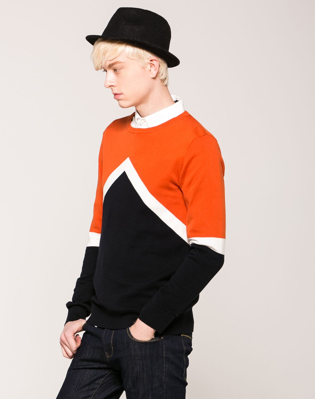 sanfu 男款橘色倒三角色块圆领毛衣