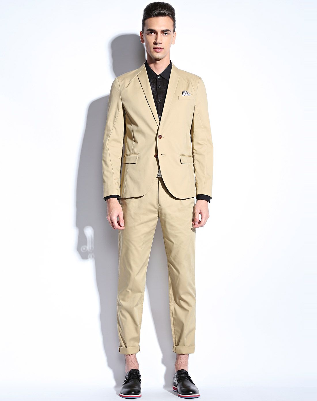 亚麻色时尚简约休闲西服