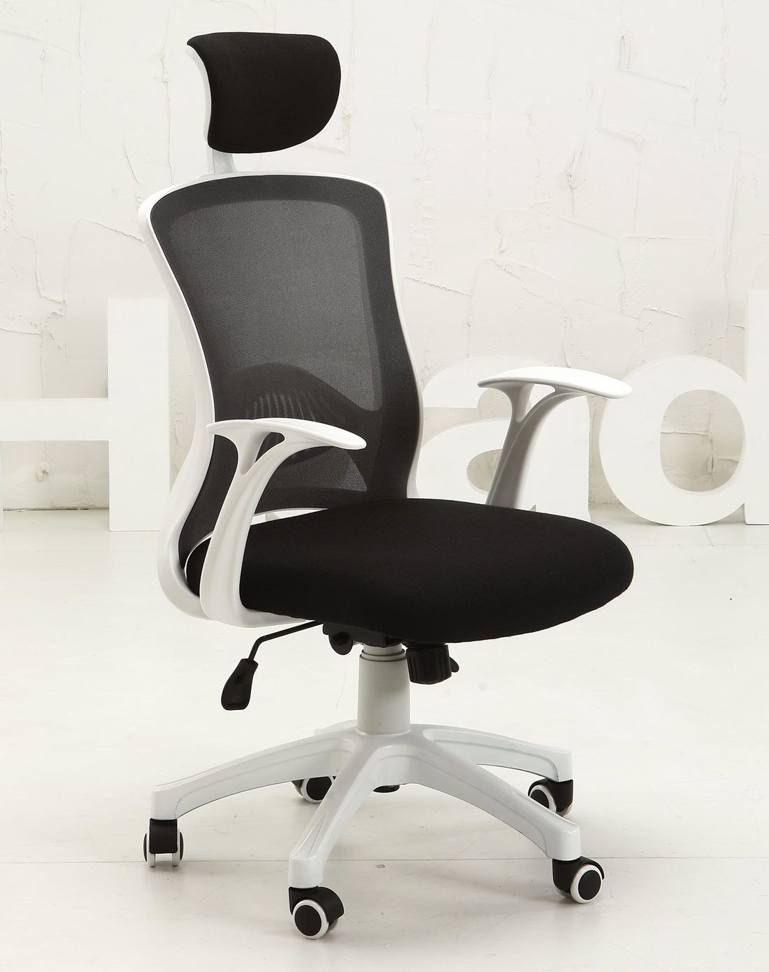 > 多功能电脑椅 时尚办公老板椅 白色