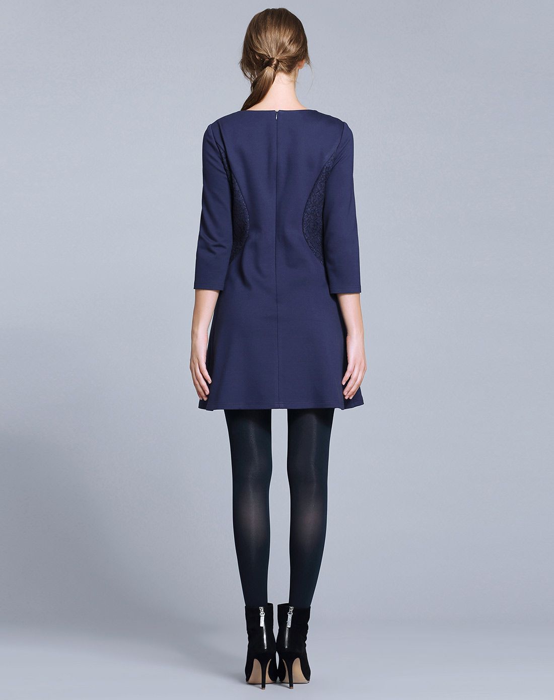 普兰色圆领舒适七分袖连衣裙