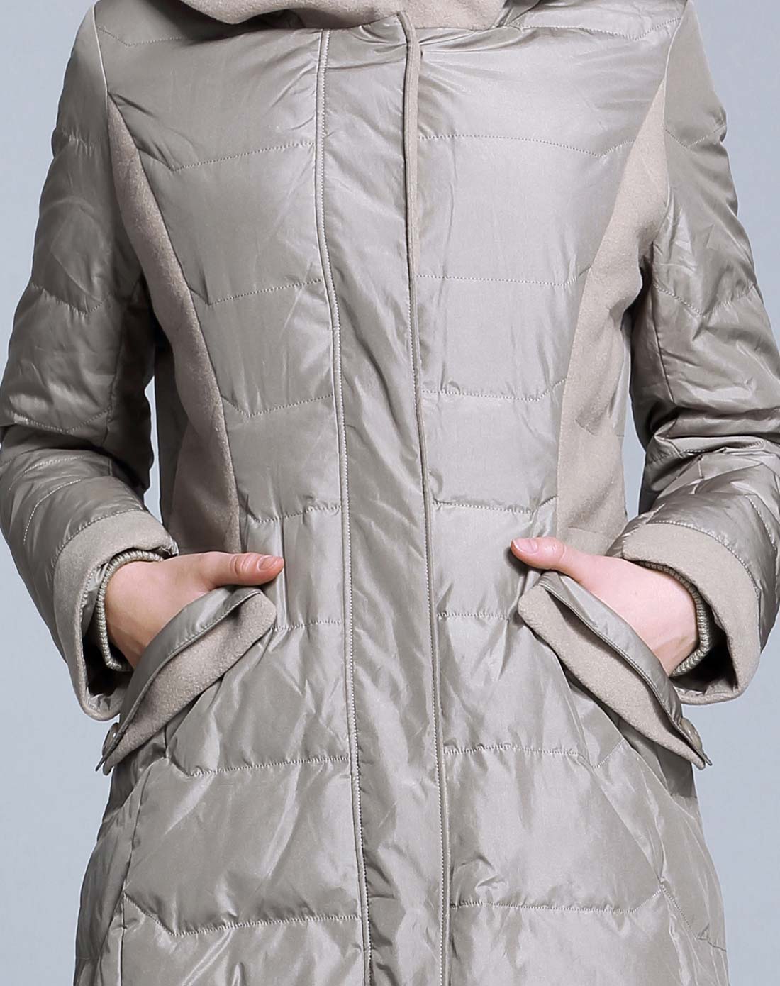 青灰色时尚个性连帽长款羽绒服